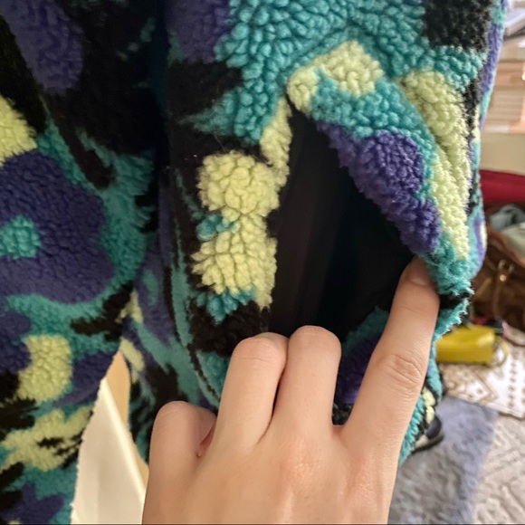Urban Outfitters Fleece - Picture 7 of 16